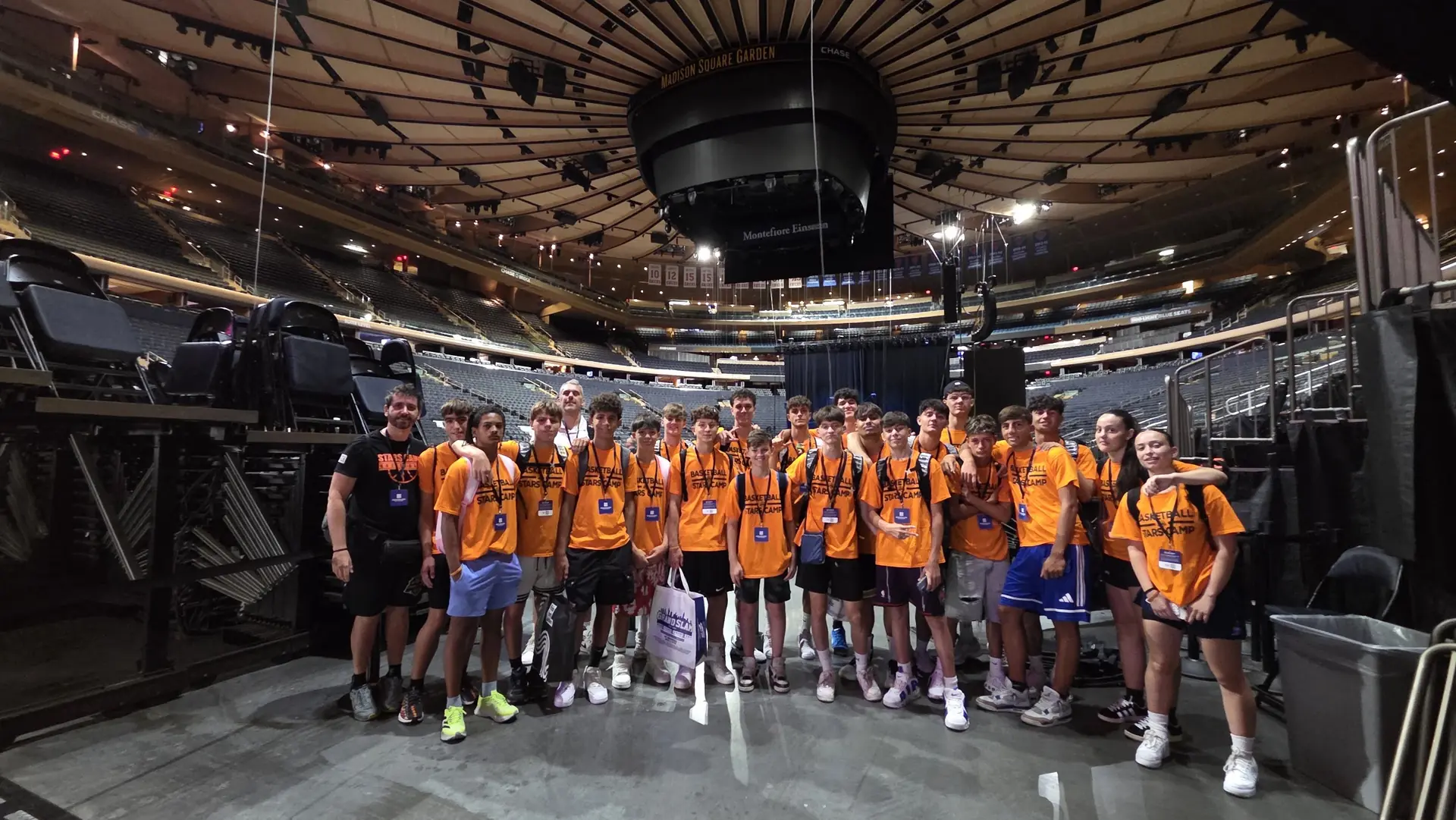 Il gruppo dello Stars Camp dentro il Madison Square Garden